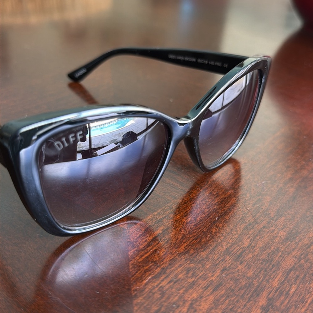 Black  Diff sunglasses size 55-18-145 - Picture 7 of 7